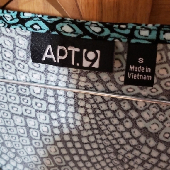 Apt 9 Multi Colored V Neck Blouse - Picture 2 of 7